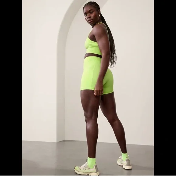 ATHLETA Salutation stash pocket II 5” short NWT neon Aloe - Picture 3 of 12